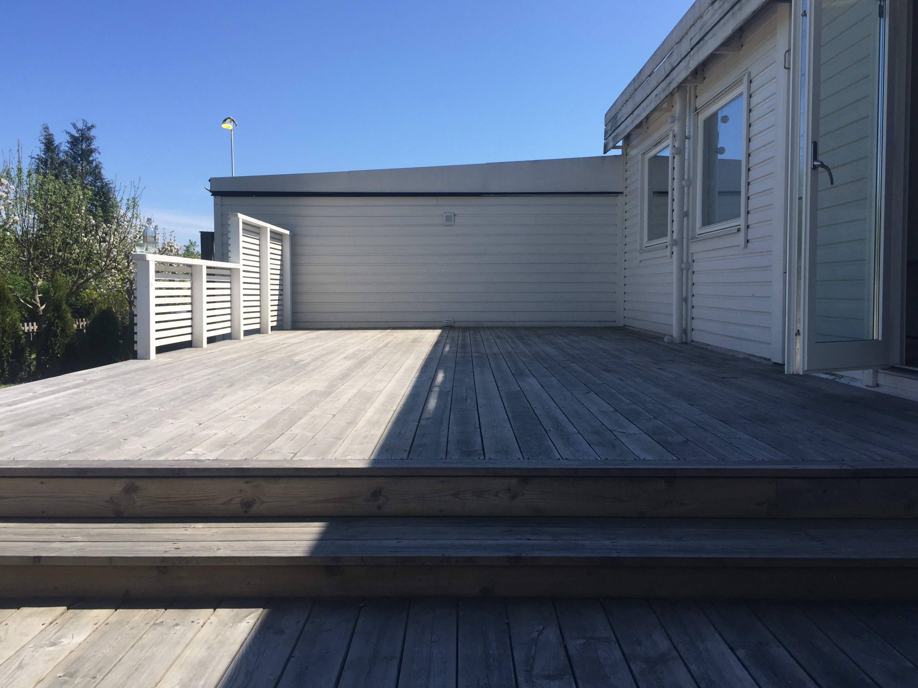 Hemma hos oss – ute – studio elwa